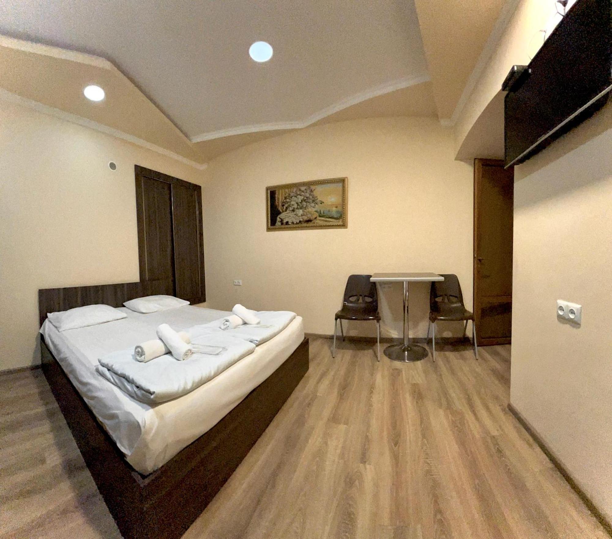 Domino Yerevan Hostel And Hotel 外观 照片
